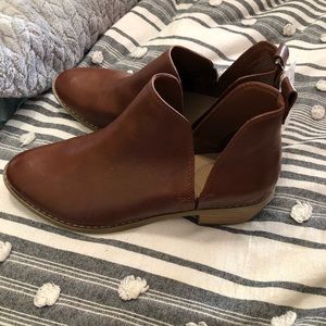 Universal Thread Chelsea boots brown